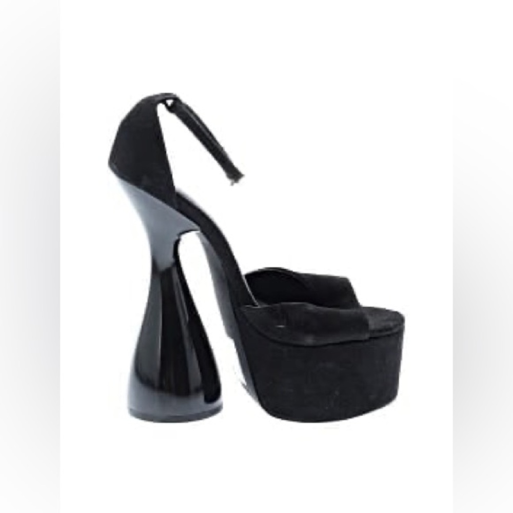 Fashion Nova Elegant Black Heels/Size 6/New White box /Women